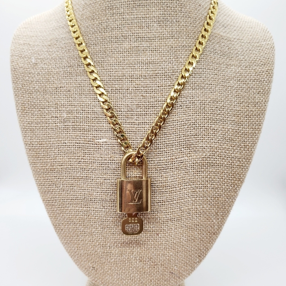 Louis Vuitton Lock & Key #339 On Gold Plated 18 Inch Chain With Box & Dustbag - Picture 5 of 7